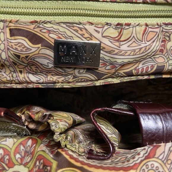 Crocodile Embossed leather: MAXX NY Shoulder Bag-Dark Brown - Picture 7 of 10